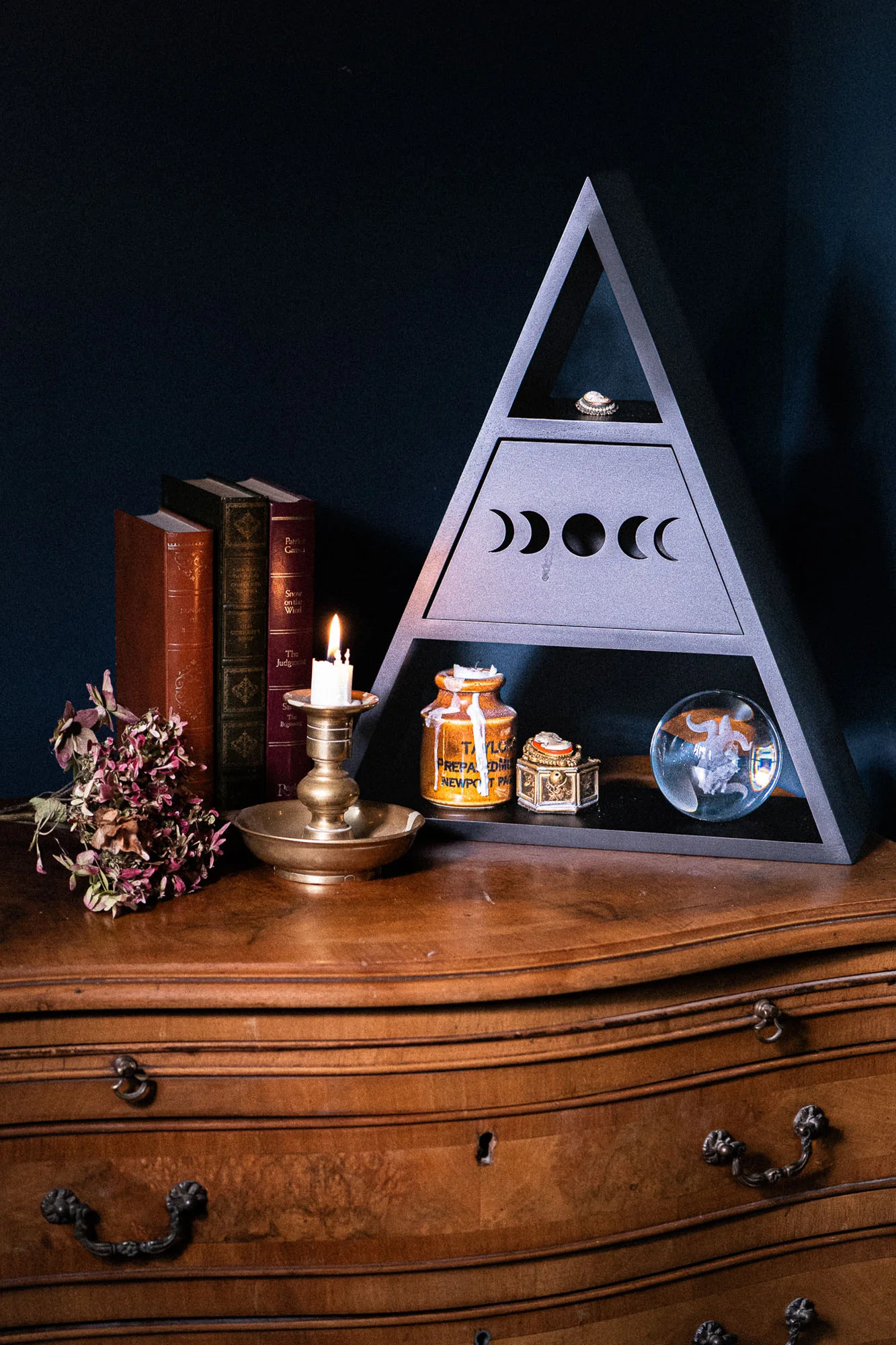 Pyramid Shelf